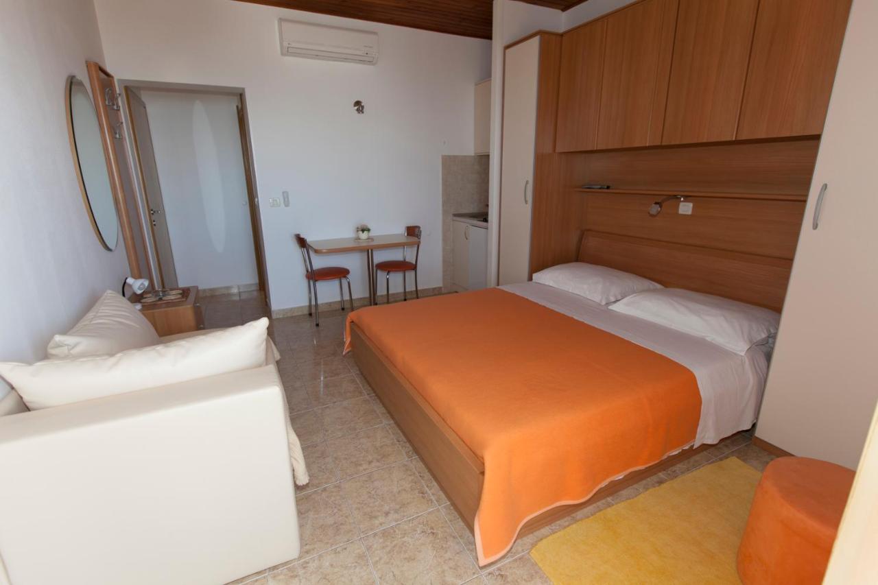 Apartments Milana Tučepi Eksteriør billede
